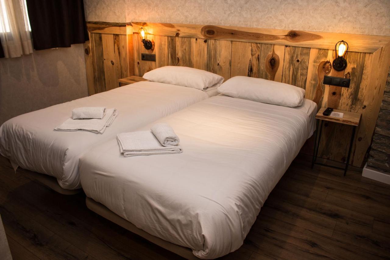 Quarto Twin com Casa de Banho Privativa