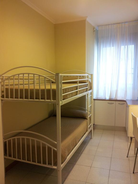Quarto Duplo com Beliche e Casa de Banho Partilhada